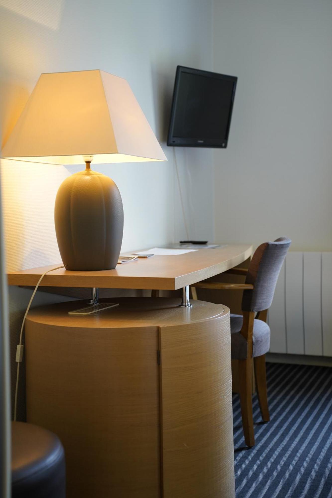 Le Pre Saint Germain Hotel Louviers Exterior photo