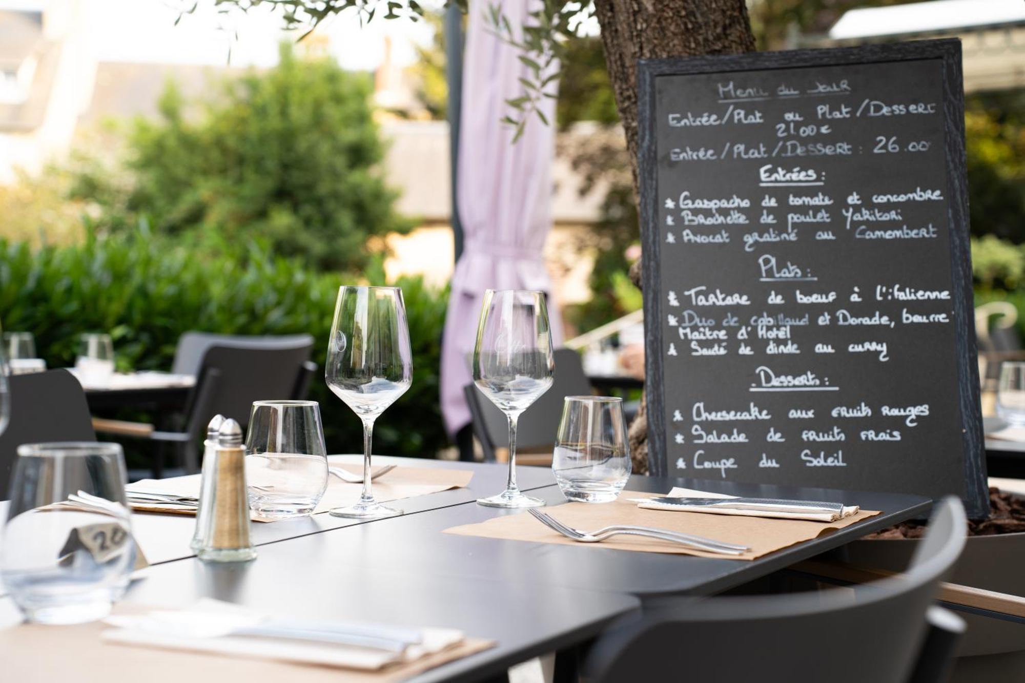 Le Pre Saint Germain Hotel Louviers Exterior photo